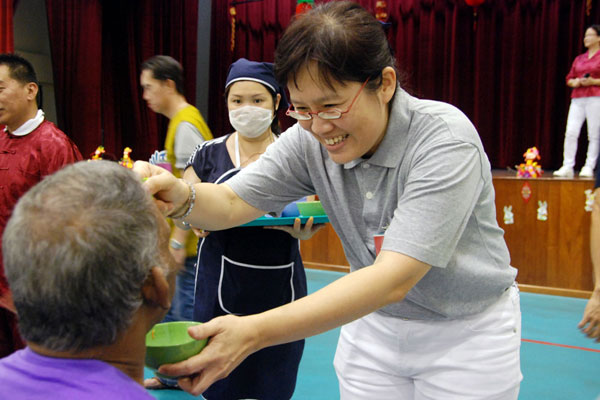 挥别人生低谷 领悟幸福真谛