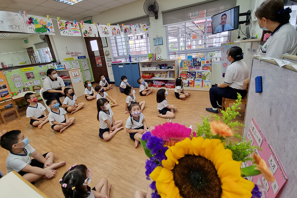 独特谢师礼 奉茶道感恩