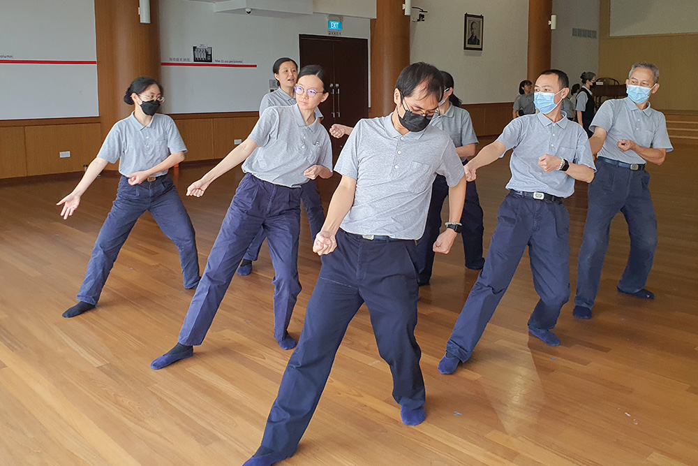 工作如修行 职工发心入经藏